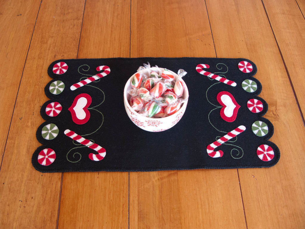 Christmas Candy Table Runner: Finished Table Runner