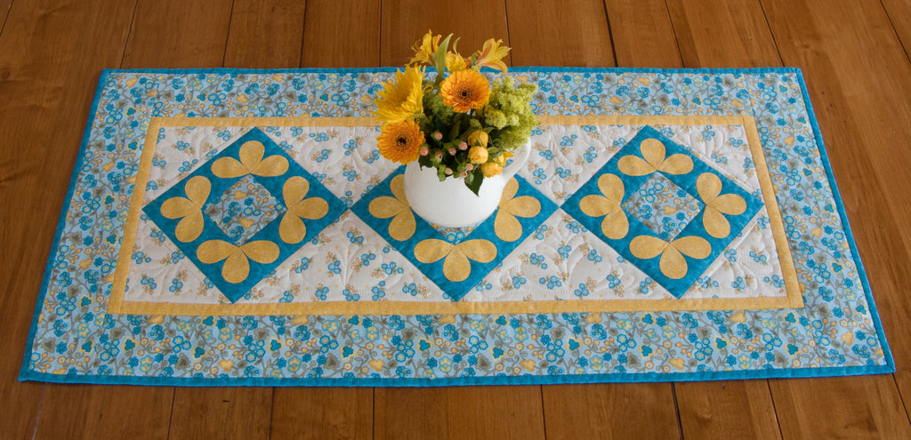 Bloomers Finished Quilt: "Honey Bee Table Runner"